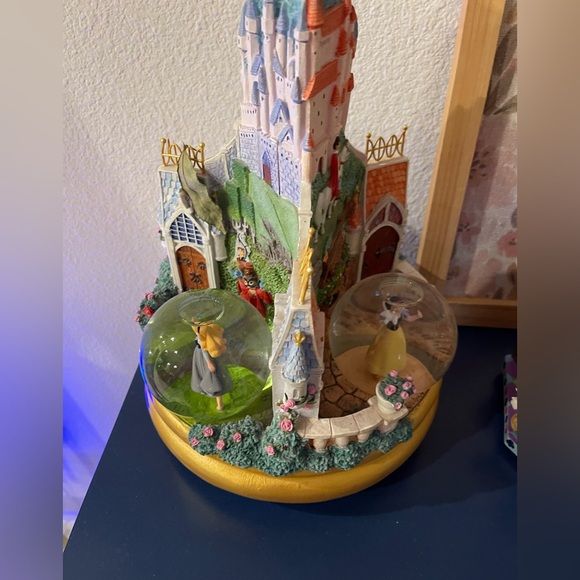 Disneyland Exclusive 3 in 1 Musical Snow Globe Aurora, Cinderella and Snow White - Picture 10 of 11
